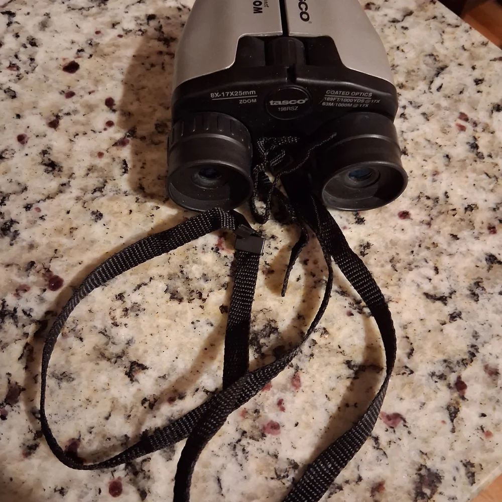Tasco Compact Zoom Binoculars With Soft Case.